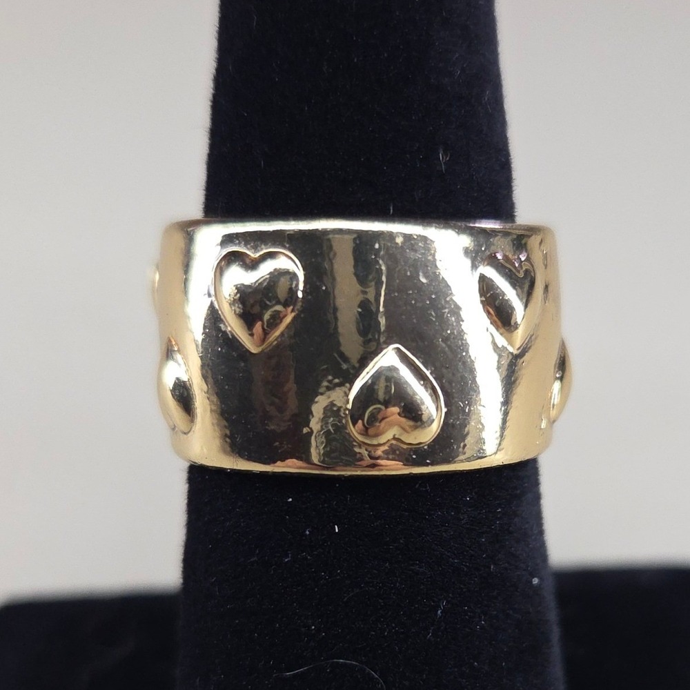 Gold Tone Wide Cigar Band Ring Embossed Raised Hearts Size 7 Statement Ring‎